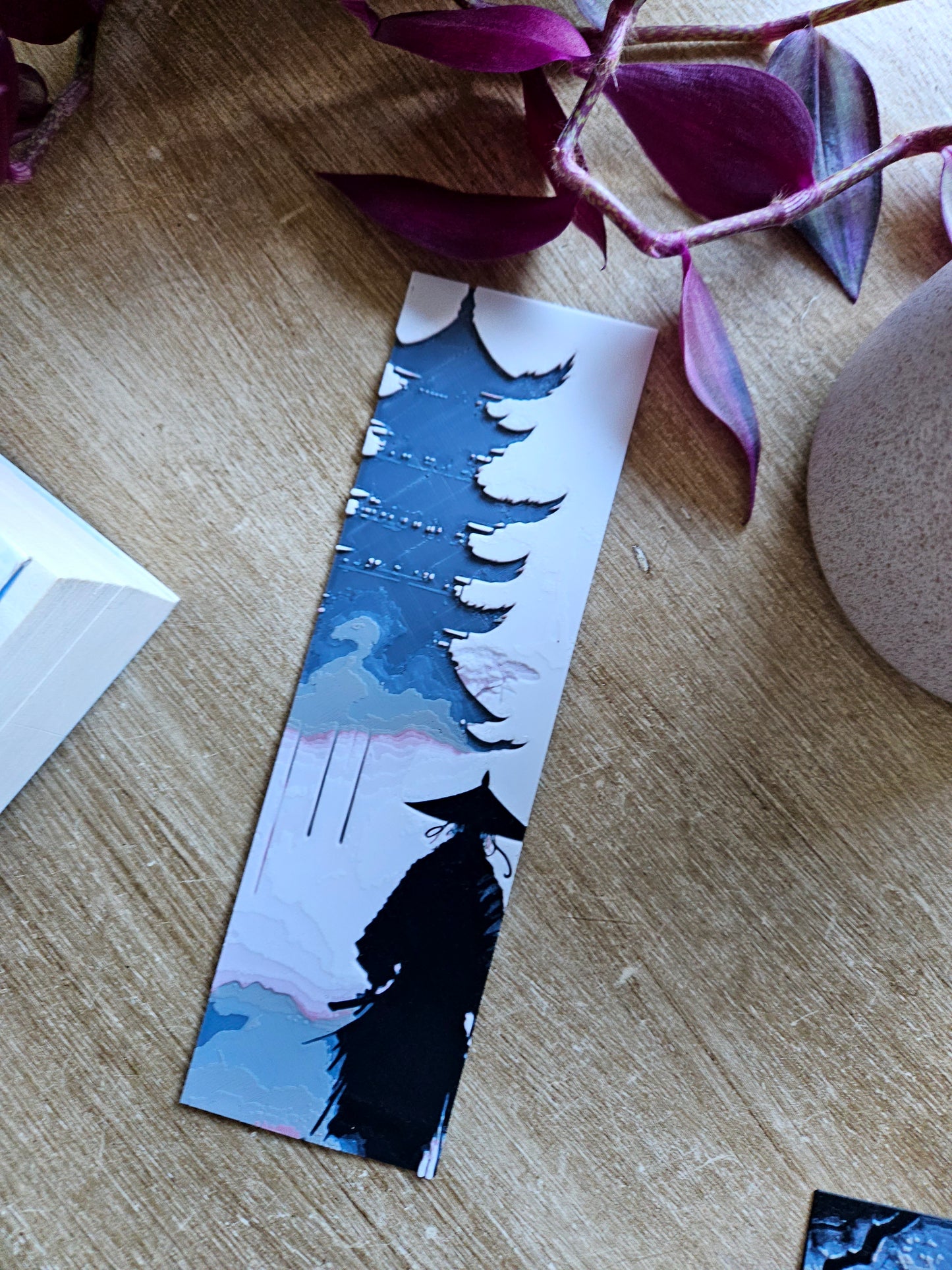 Samurai Silhouette 3D Printed Bookmark – Elegant Pagoda Design