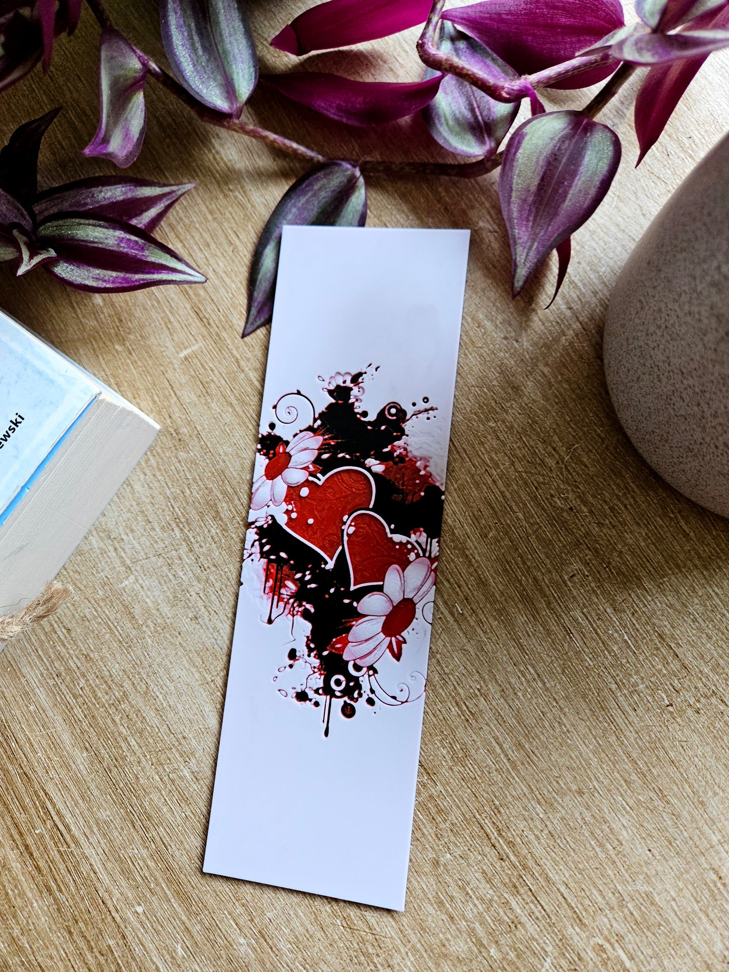 Heart & Daisies Artistic Bookmark – A Vibrant Love-Inspired Design