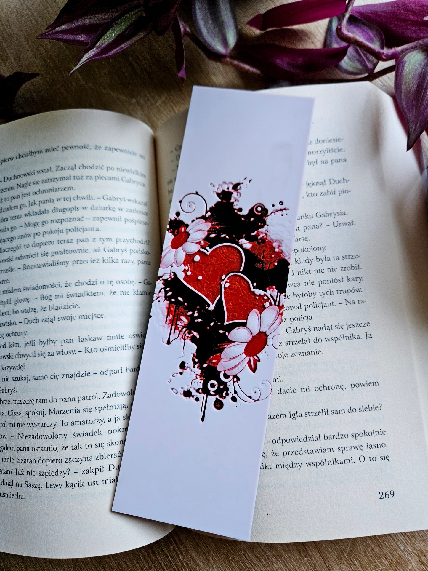 Heart & Daisies Artistic Bookmark – A Vibrant Love-Inspired Design