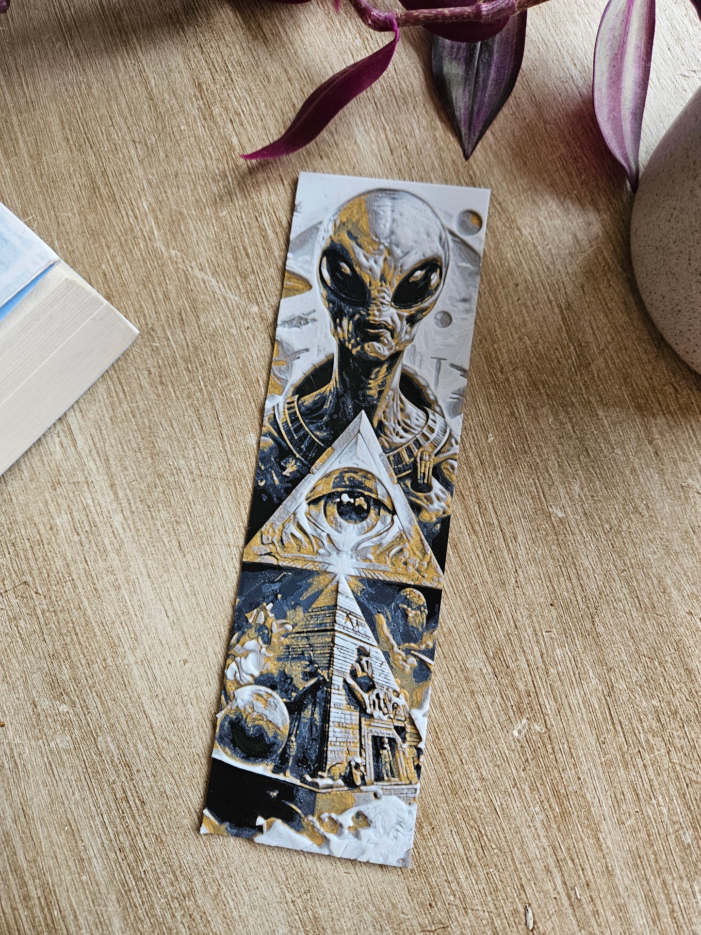 Alien Pyramid and Eye 3D Printed Sci-Fi Bookmark